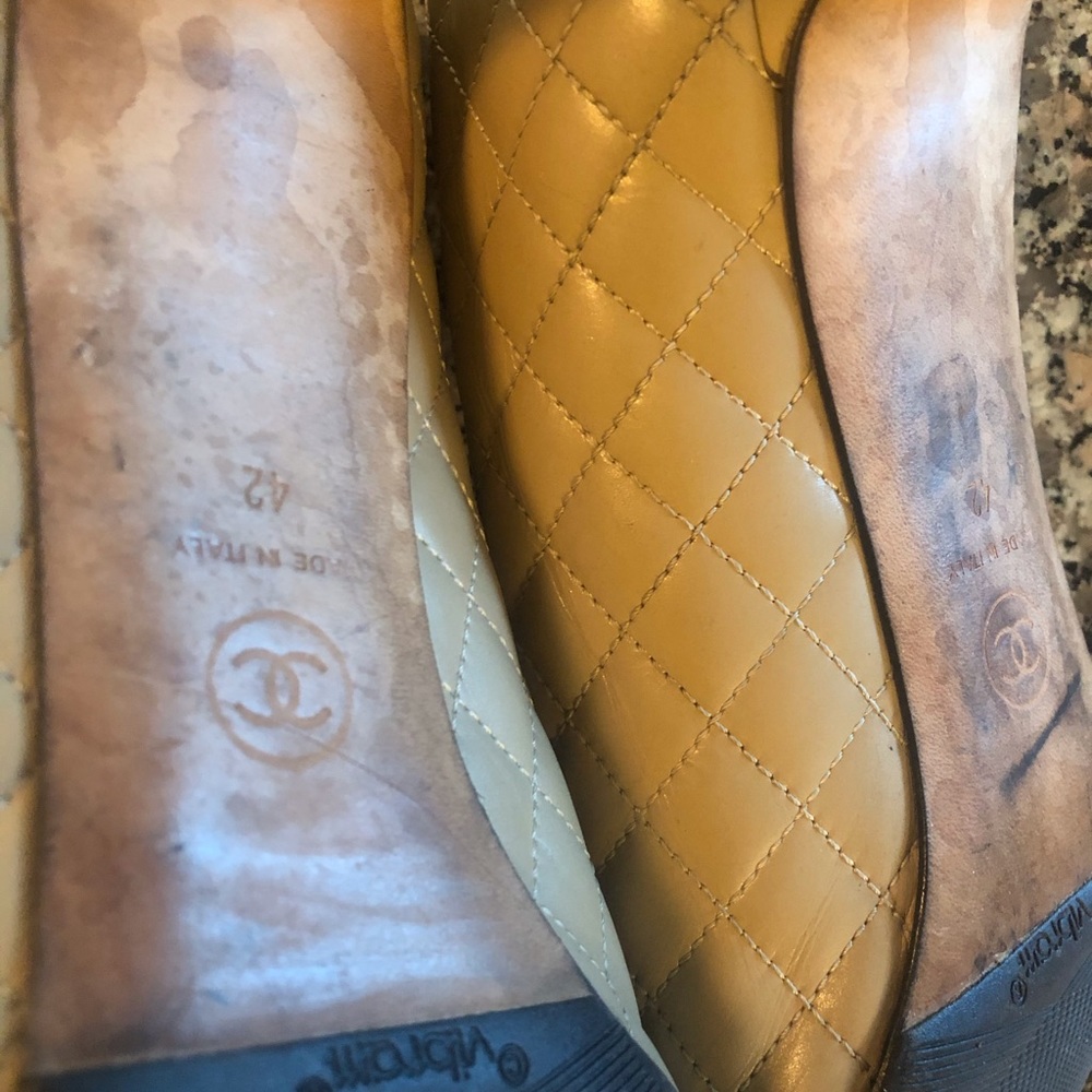 Classic CHANEL authentic quilted kitten heel - Picture 5 of 8